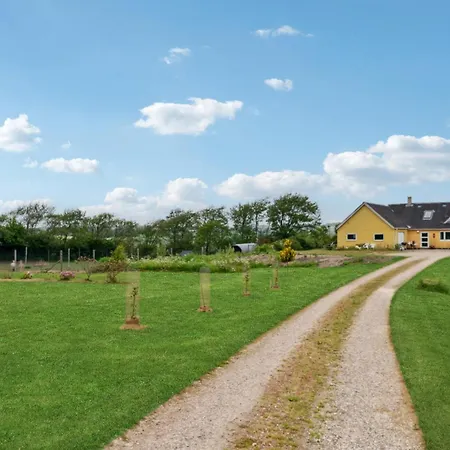 3 Bedroom Beautiful In Feriehus *