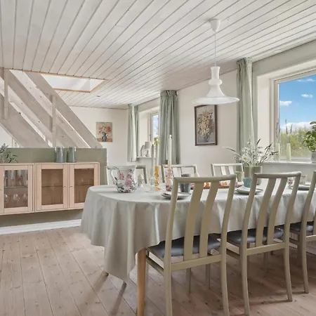 3 Bedroom Beautiful In Feriehus *