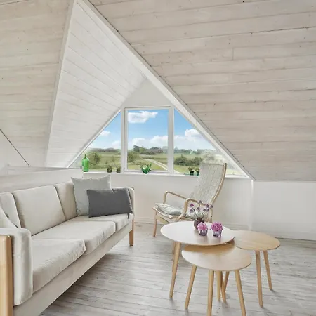 3 Bedroom Beautiful In Feriehus *